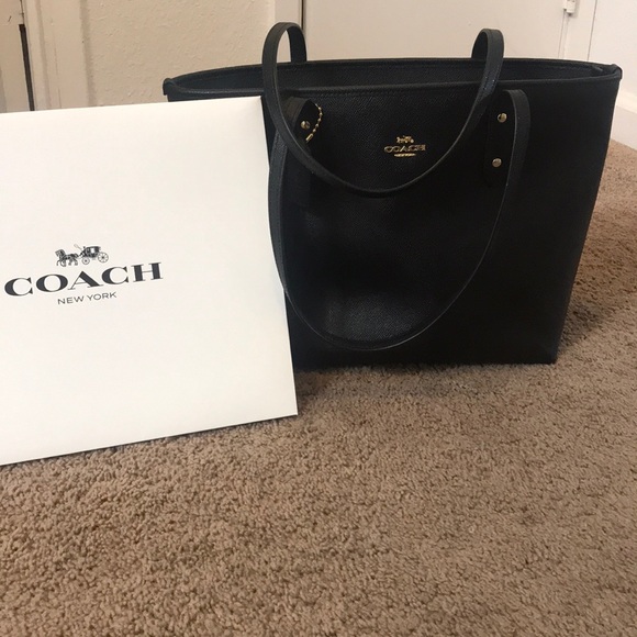 Coach Handbags - BNWOT Coach purse